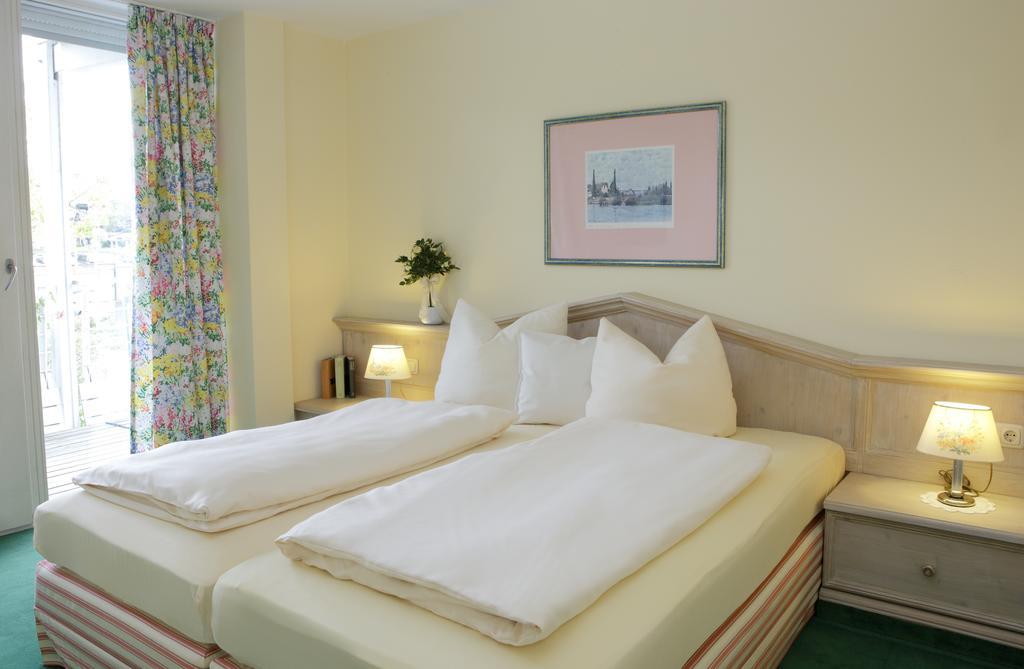 Haus Am Kurpark Apartment Bad Birnbach Room photo
